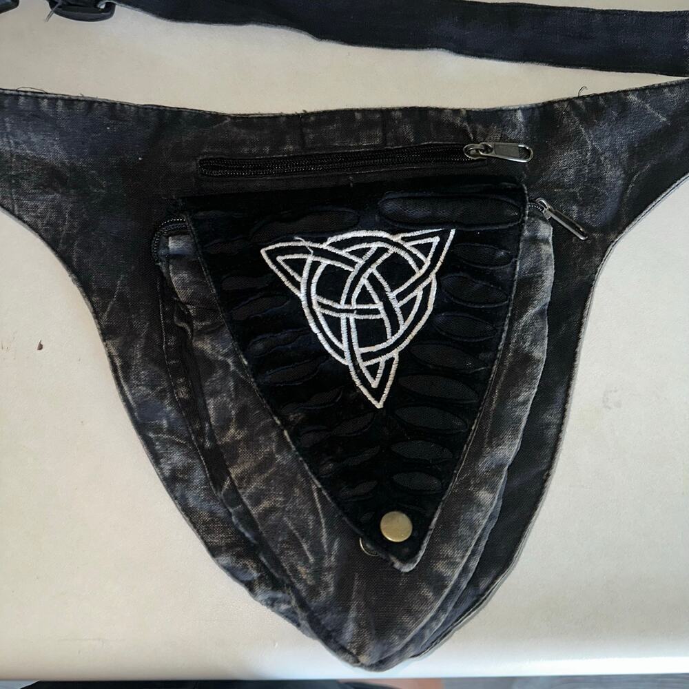 Hippie cross body triquetra bag - Picture 4 of 7